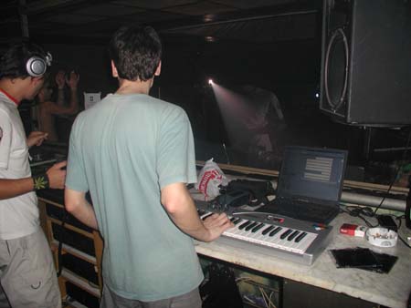 Live act X-Raything 04